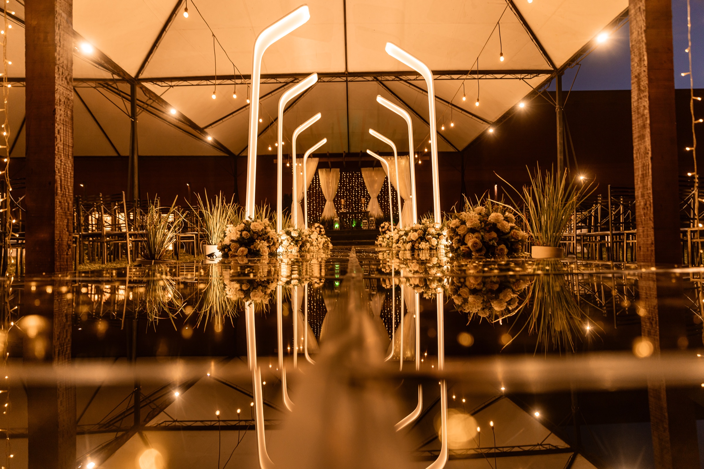 Altar de casamento decorado no Ello Eventos